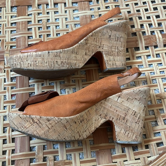 Kork-Ease Peep Toe Slingback Platform Sandals - Picture 9 of 11